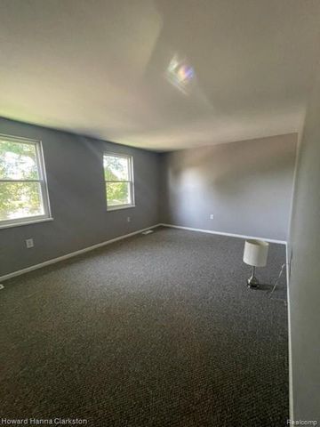 10 Greenwoode Lane, Pontiac, MI 48340