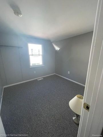 10 Greenwoode Lane, Pontiac, MI 48340
