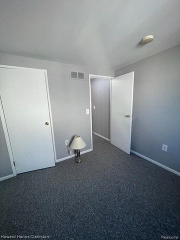 10 Greenwoode Lane, Pontiac, MI 48340
