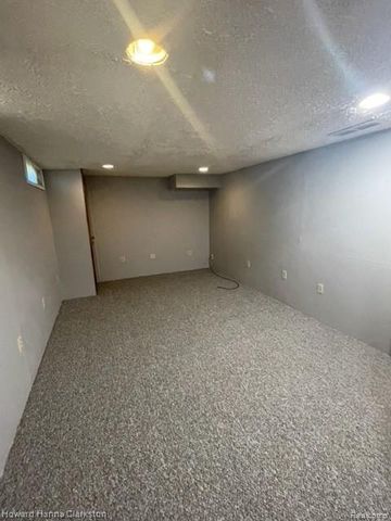 10 Greenwoode Lane, Pontiac, MI 48340