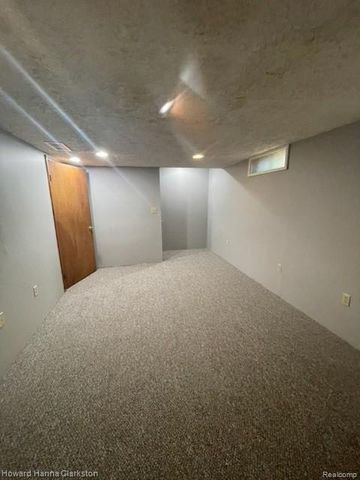 10 Greenwoode Lane, Pontiac, MI 48340
