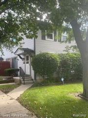 10 Greenwoode Lane, Pontiac, MI 48340