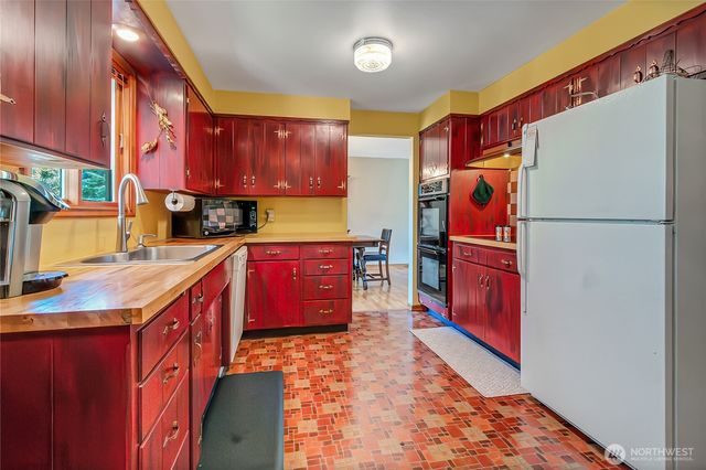 3608 65th Ave W, University Place, WA 98466