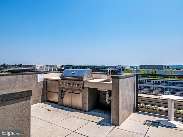 1211 VAN ST SE #1110, Washington, DC 20003