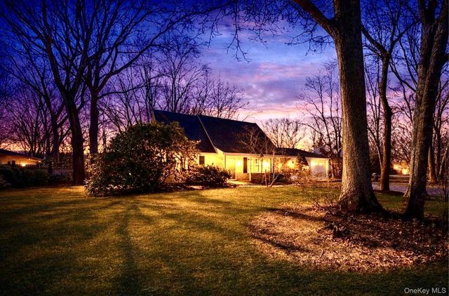 22 Bucknell Lane, Stony Brook, NY 11790