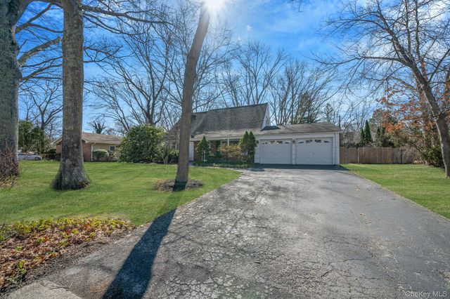 22 Bucknell Lane, Stony Brook, NY 11790