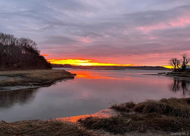 22 Bucknell Lane, Stony Brook, NY 11790