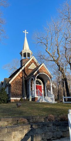 22 Bucknell Lane, Stony Brook, NY 11790