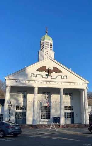 22 Bucknell Lane, Stony Brook, NY 11790