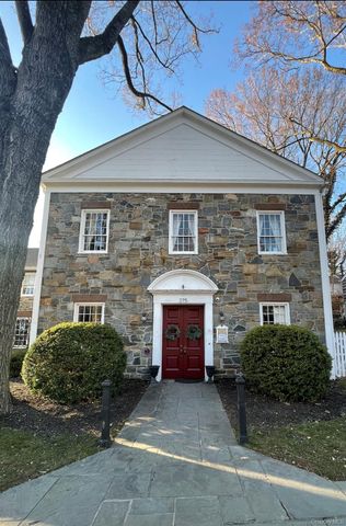 22 Bucknell Lane, Stony Brook, NY 11790