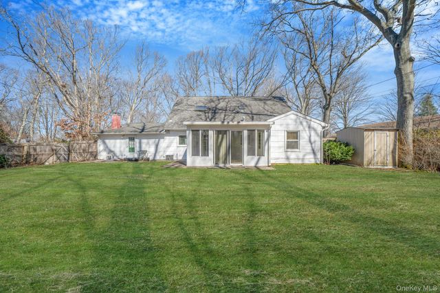 22 Bucknell Lane, Stony Brook, NY 11790