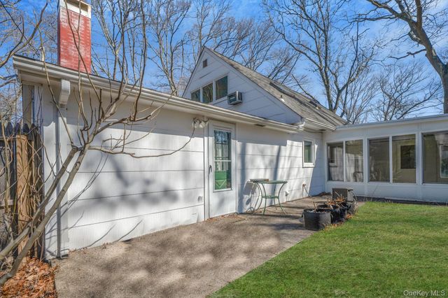 22 Bucknell Lane, Stony Brook, NY 11790