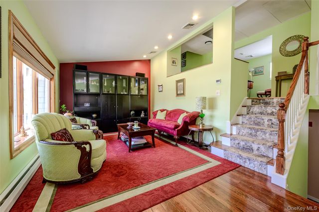 262 Rose Street, Massapequa Park, NY 11762