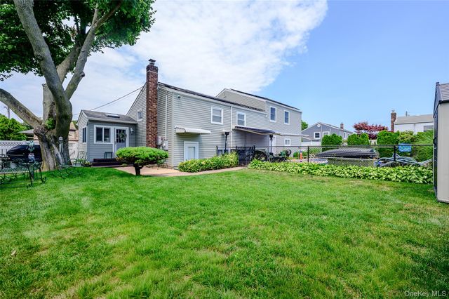 262 Rose Street, Massapequa Park, NY 11762