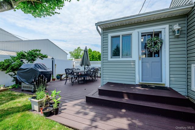 262 Rose Street, Massapequa Park, NY 11762