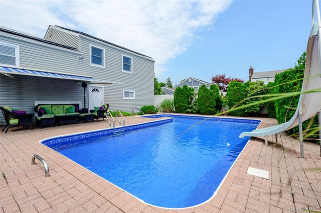262 Rose Street, Massapequa Park, NY 11762