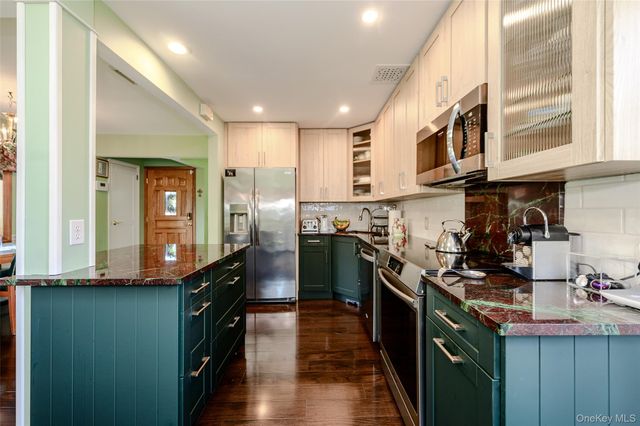 262 Rose Street, Massapequa Park, NY 11762