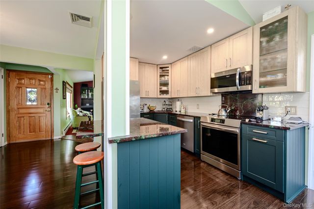262 Rose Street, Massapequa Park, NY 11762