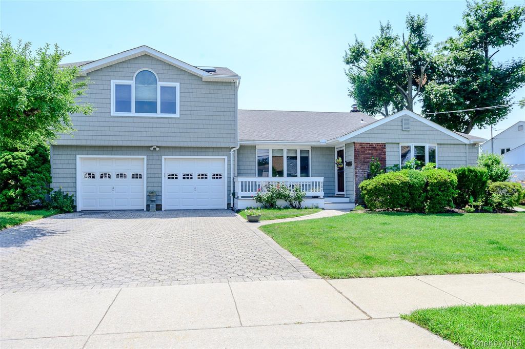 262 Rose Street, Massapequa Park, NY 11762