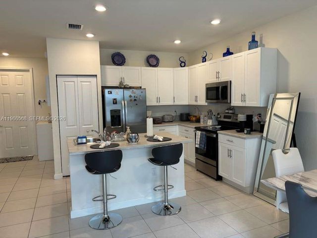 3350 W 112th St, Hialeah, FL 33018