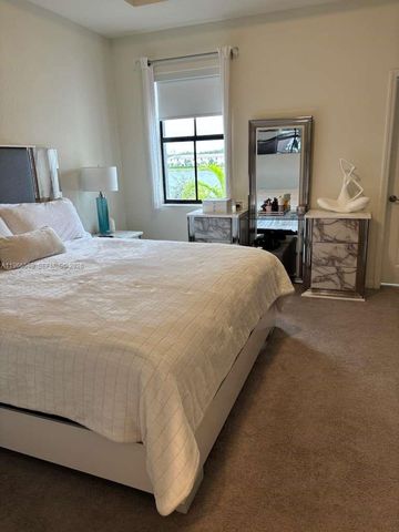 3350 W 112th St, Hialeah, FL 33018