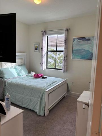 3350 W 112th St, Hialeah, FL 33018