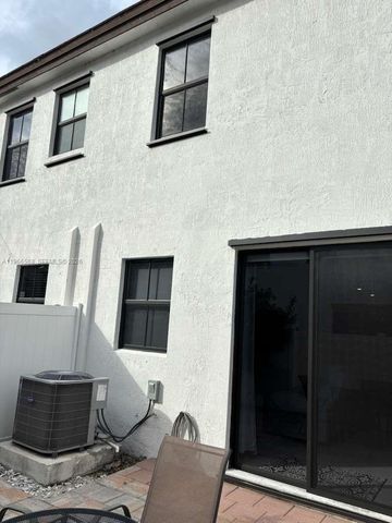 3350 W 112th St, Hialeah, FL 33018