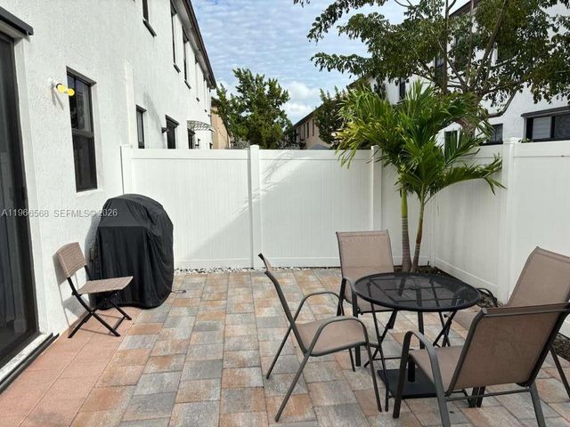 3350 W 112th St, Hialeah, FL 33018