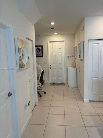 3350 W 112th St, Hialeah, FL 33018