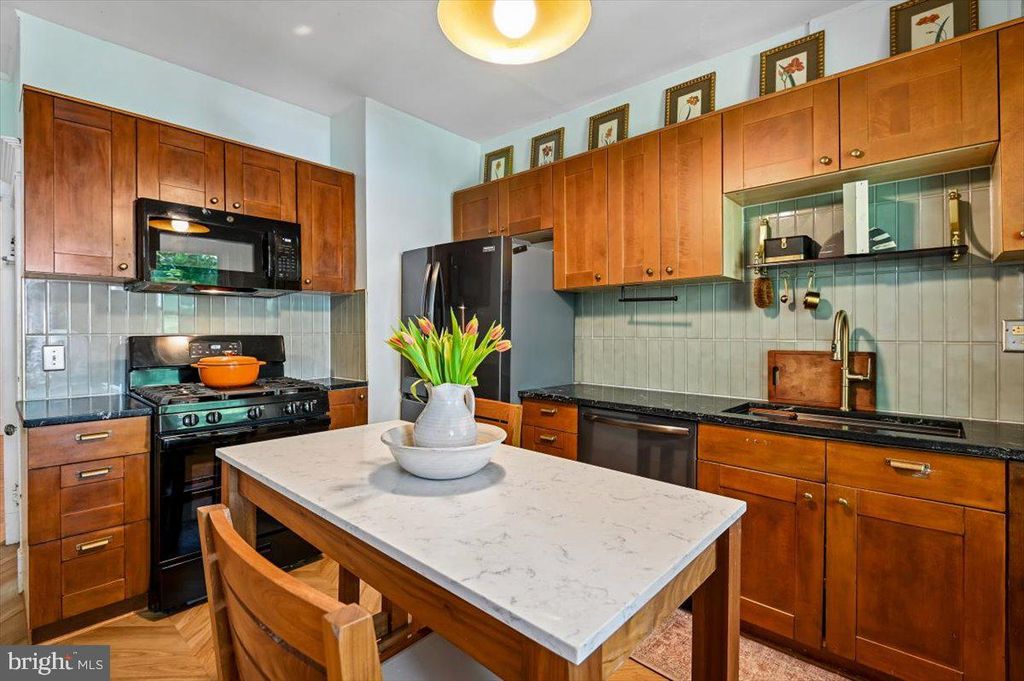 Image 18 of property listing at 2828 MARYLAND AVE, Baltimore, MD 21218