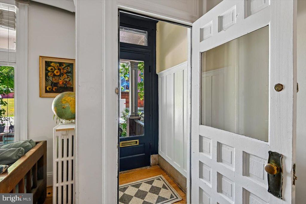Image 6 of property listing at 2828 MARYLAND AVE, Baltimore, MD 21218