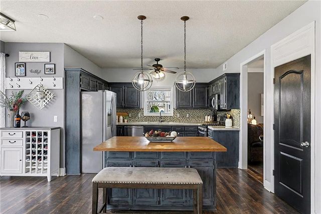 15950 S Avalon Street, Olathe, KS 66062