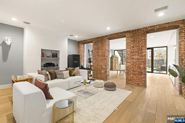 926 Hudson Street, Hoboken, NJ 07030