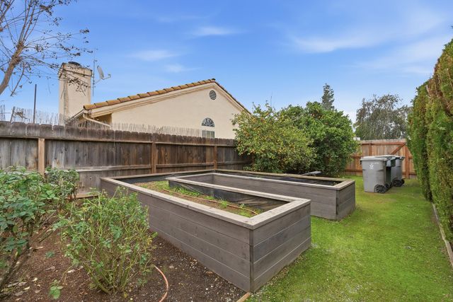 6706 N Chestnut Avenue 118, Fresno, CA 93710