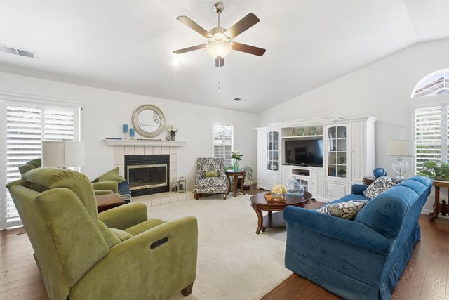 6706 N Chestnut Avenue 118, Fresno, CA 93710