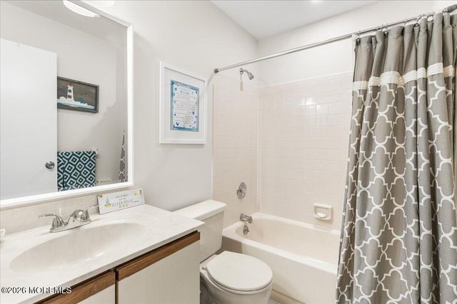 202 Century Way, Manalapan, NJ 07726