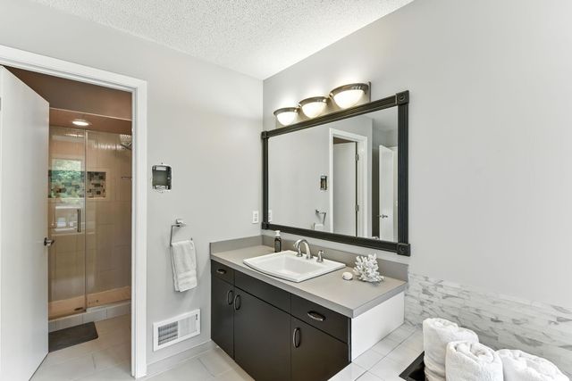 6170 Dallas Lane N, Plymouth, MN 55446