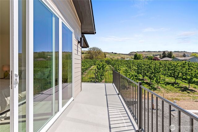 107 Chadwick Street NW, East Wenatchee, WA 98802