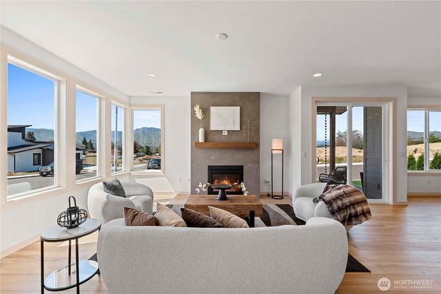 107 Chadwick Street NW, East Wenatchee, WA 98802