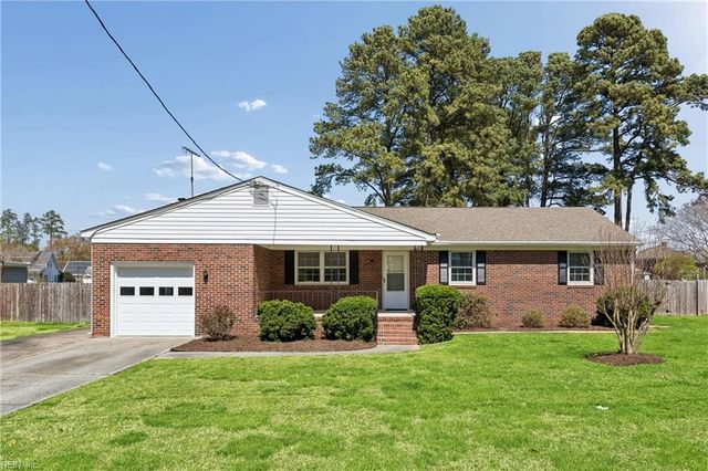 18 Magnolia LN, Poquoson, VA 23662