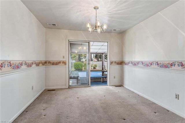 18 Magnolia LN, Poquoson, VA 23662