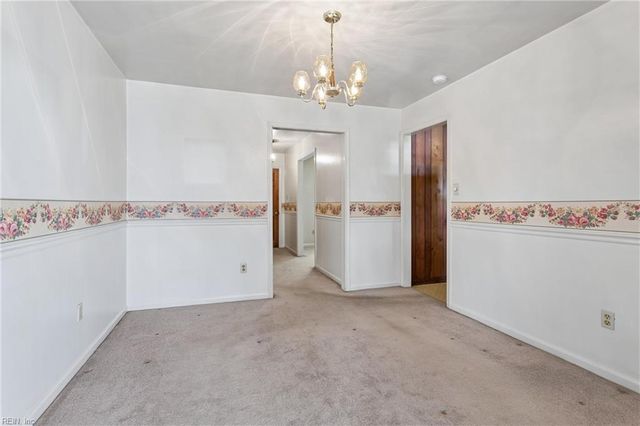 18 Magnolia LN, Poquoson, VA 23662