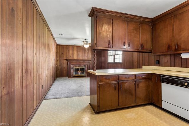 18 Magnolia LN, Poquoson, VA 23662