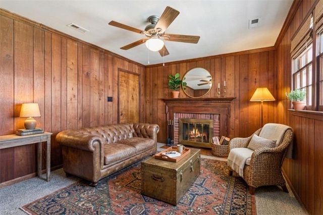 18 Magnolia LN, Poquoson, VA 23662