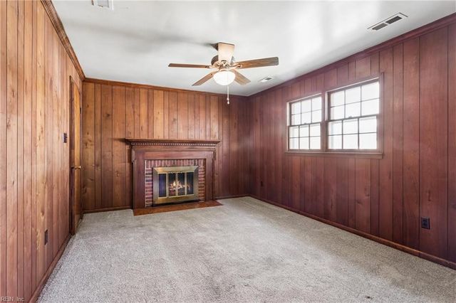 18 Magnolia LN, Poquoson, VA 23662