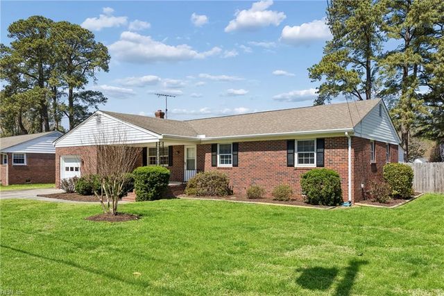 18 Magnolia LN, Poquoson, VA 23662