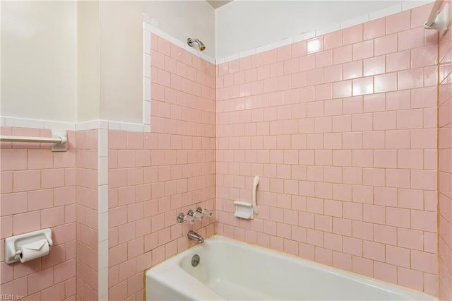 18 Magnolia LN, Poquoson, VA 23662