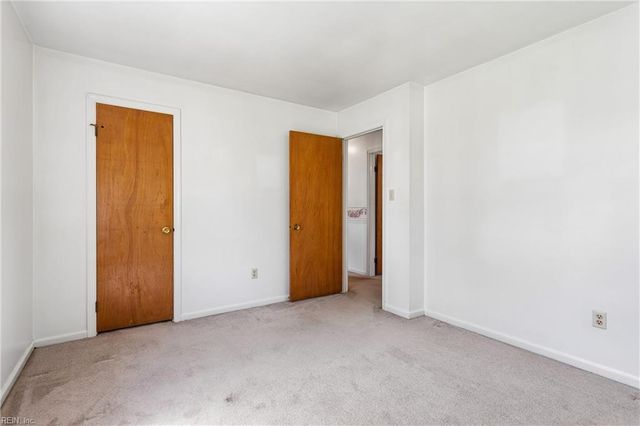 18 Magnolia LN, Poquoson, VA 23662