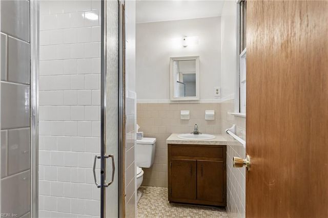 18 Magnolia LN, Poquoson, VA 23662