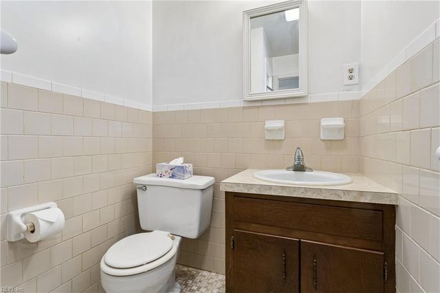 18 Magnolia LN, Poquoson, VA 23662